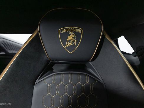 Used 2025 Lamborghini Revuelto image 38