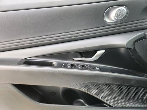 Used 2025 Hyundai Elantra SEL image 21