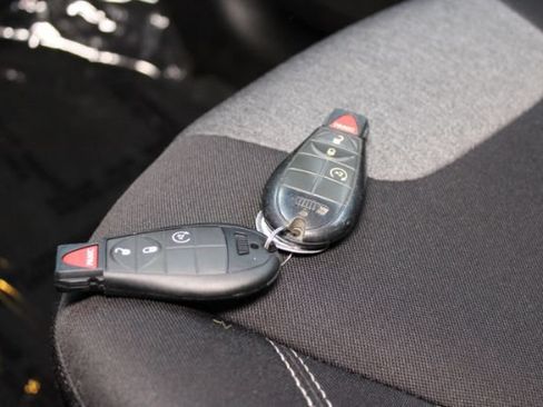 Used 2014 Jeep Cherokee Latitude w/ Cold Weather Group AWD/4WD image 13