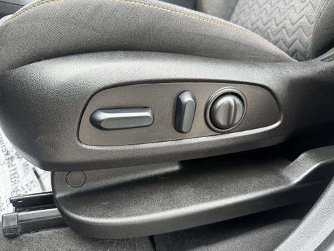 Used 2022 Chevrolet Equinox LT FWD image 23