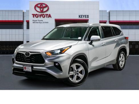 Certified 2023 Toyota Highlander LE image 1