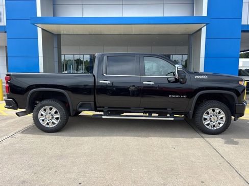 Used 2022 Chevrolet Silverado 2500 High Country w/ Z71 Off-Road Package AWD/4WD image 2