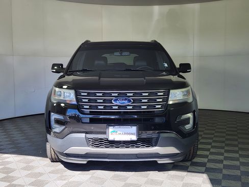 Used 2016 Ford Explorer XLT w/ Equipment Group 202A image 2