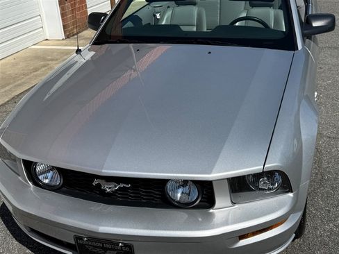 Used 2009 Ford Mustang GT RWD image 17