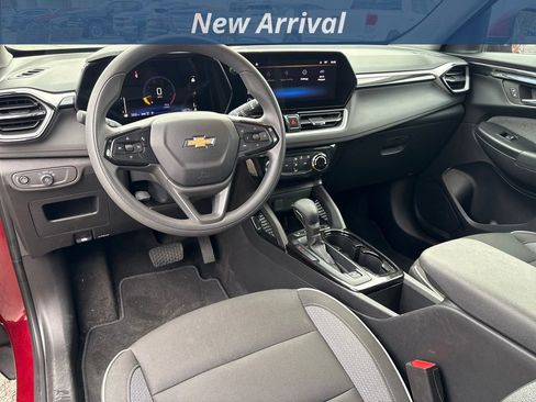 Used 2025 Chevrolet TrailBlazer LT w/ Driver Confidence Package image 7
