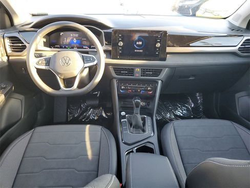 New 2025 Volkswagen Taos SE image 6
