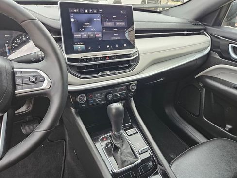 Used 2025 Jeep Compass Limited image 20