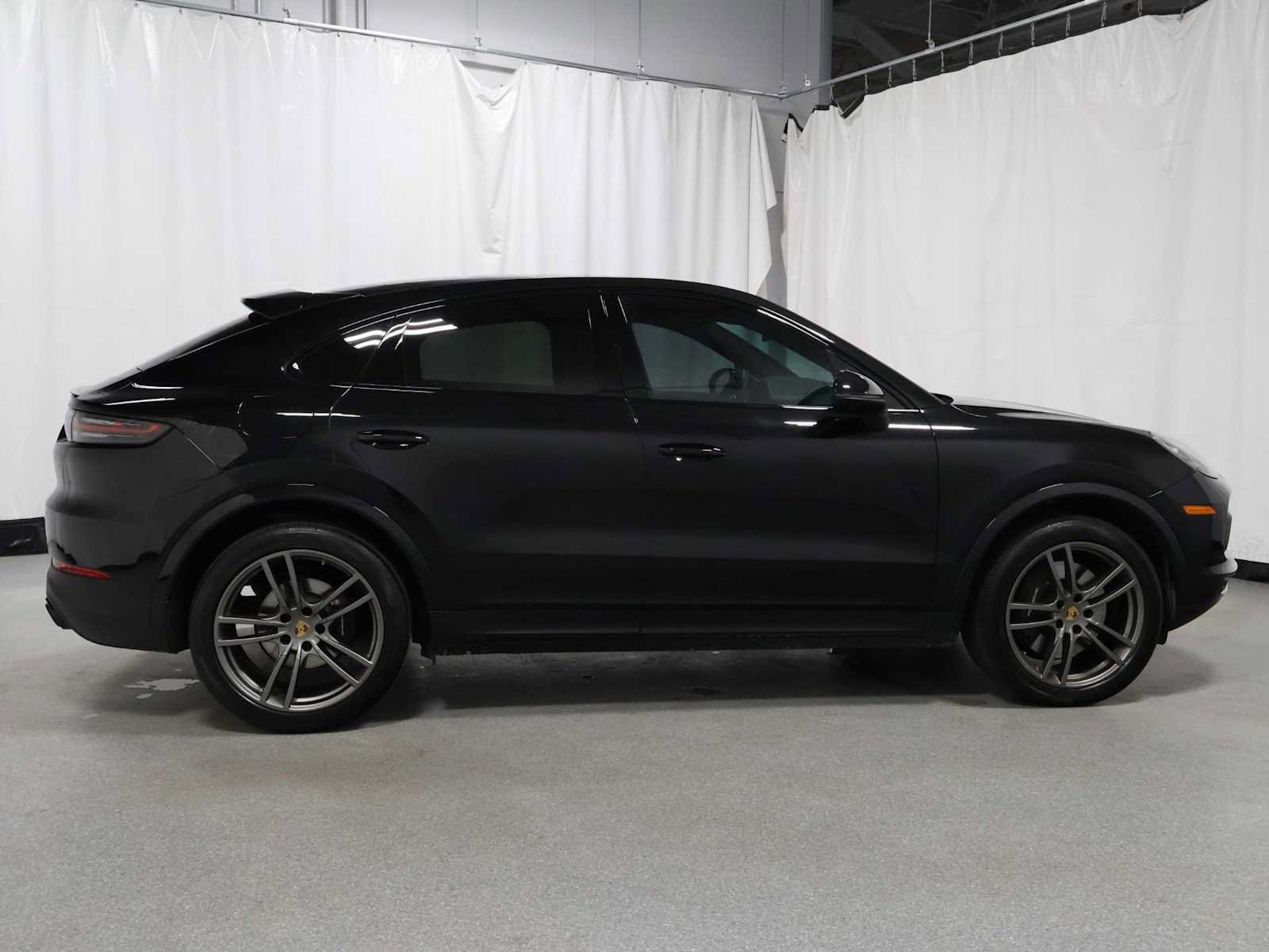 Certified 2023 Porsche Cayenne Platinum Edition AWD/4WD image 10