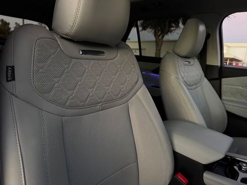 Used 2025 Ford Explorer Platinum w/ Ultimate Package image 32