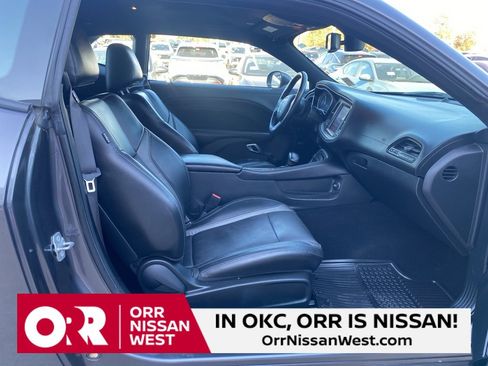 Used 2022 Dodge Challenger SXT w/ Plus Package image 16