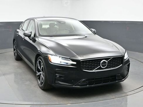 Used 2023 Volvo S60 B5 Ultimate w/ Protection Package Premier FWD image 2