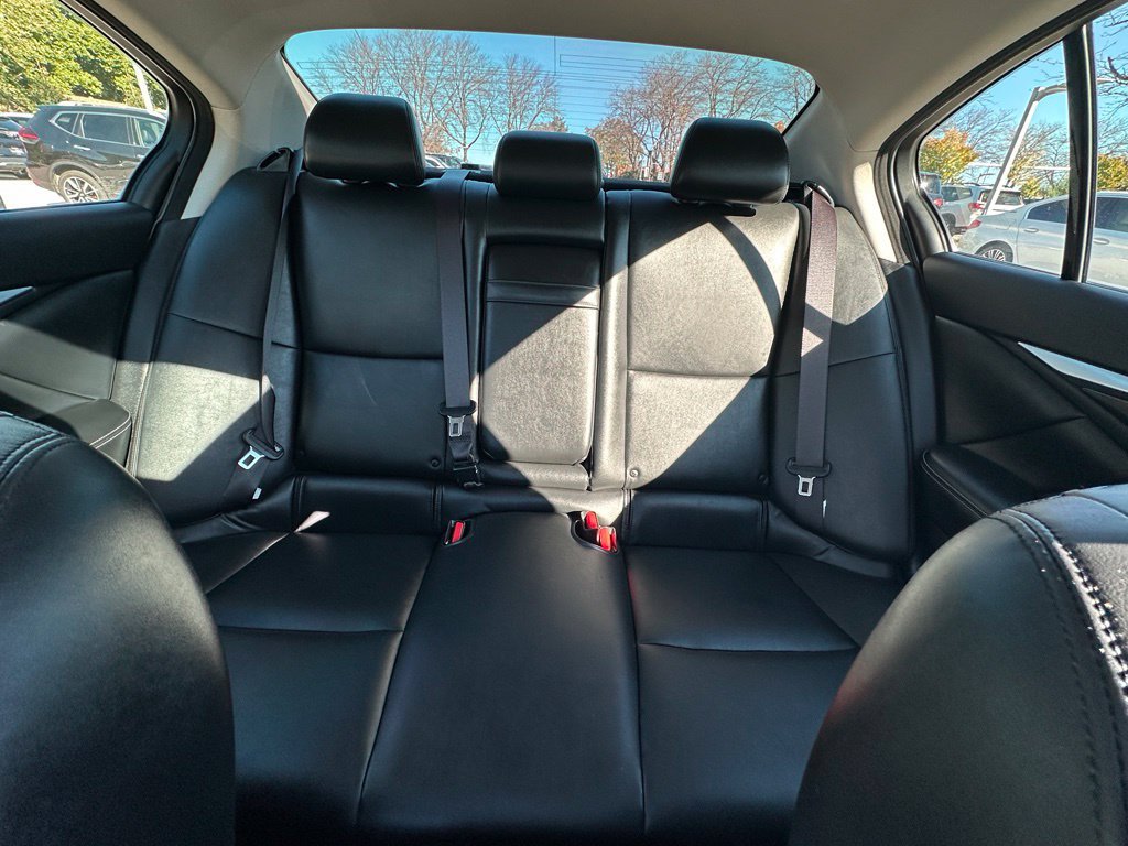 Used 2018 INFINITI Q50 Luxe w/ Essential Package (3.0T Luxe) AWD/4WD image 18