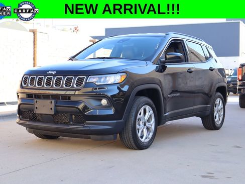 Used 2025 Jeep Compass Latitude AWD/4WD image 1
