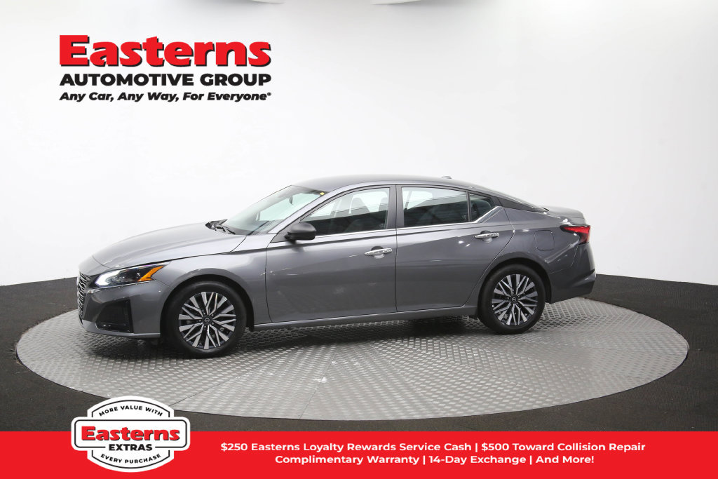 Used 2025 Nissan Altima 2.5 SV FWD image 58