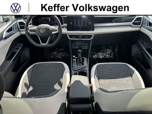 New 2026 Volkswagen Taos SE FWD image 28