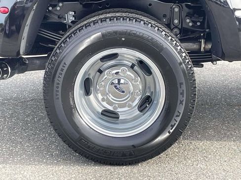 New 2026 Ford F350 4x4 Crew Cab DRW Super Duty image 7