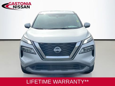 Used 2023 Nissan Rogue SV image 2