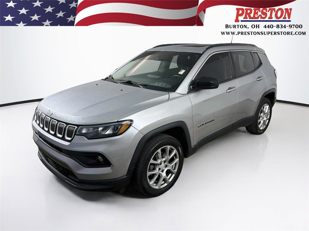 Used 2022 Jeep Compass Latitude w/ Sun and Sound Group AWD/4WD image 1