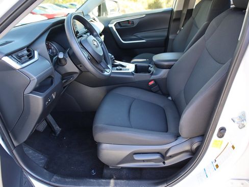 Used 2022 Toyota RAV4 LE image 18