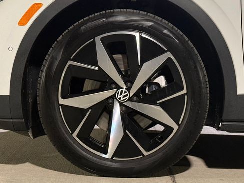 Used 2025 Volkswagen ID.4 Pro S image 11