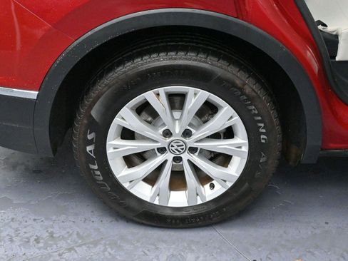 Used 2018 Volkswagen Tiguan SE w/ Panoramic Sunroof Package image 36