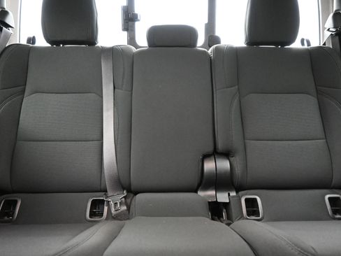 Used 2021 Jeep Gladiator Sport image 15