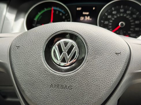 Used 2016 Volkswagen e-Golf SE w/ DC Fast Charging Package image 29