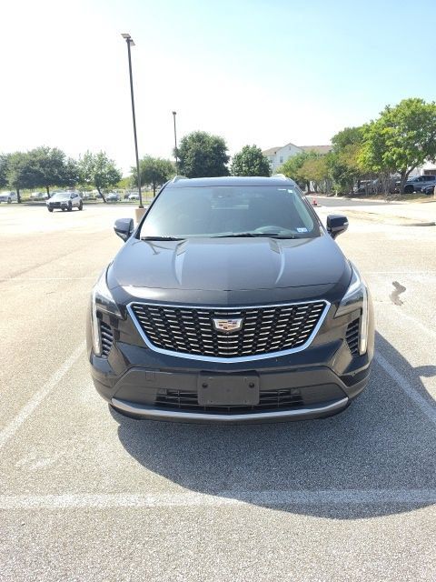 Used 2022 Cadillac XT4 Premium Luxury w/ Technology Package FWD image 1