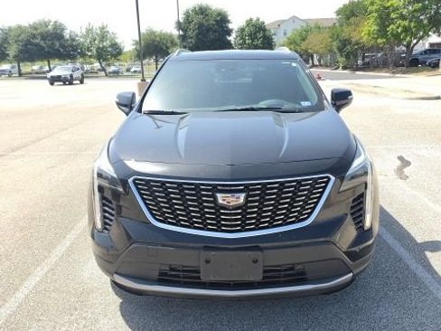Used 2022 Cadillac XT4 Premium Luxury w/ Technology Package FWD image 1