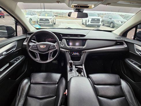 Used 2017 Cadillac XT5 Luxury w/ Driver Awareness Package image 6