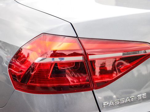 Used 2017 Volkswagen Passat 1.8T SE FWD image 9