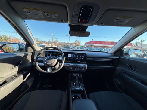 Used 2025 Hyundai Kona SEL image 33