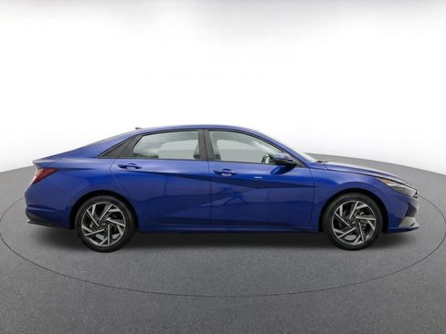 Used 2025 Hyundai Elantra SEL FWD image 10