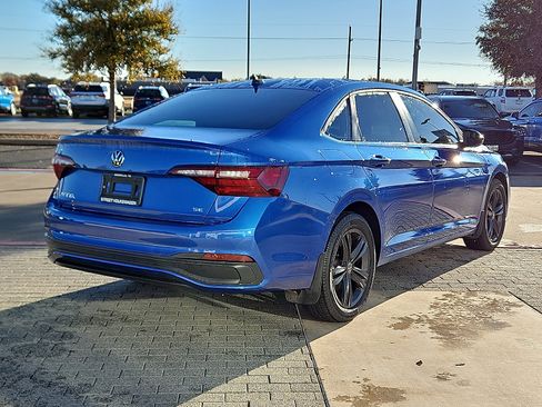Certified 2022 Volkswagen Jetta SE w/ Panoramic Sunroof Package image 3