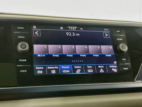 Used 2023 Volkswagen Taos SE w/ Panoramic Sunroof Package FWD image 21