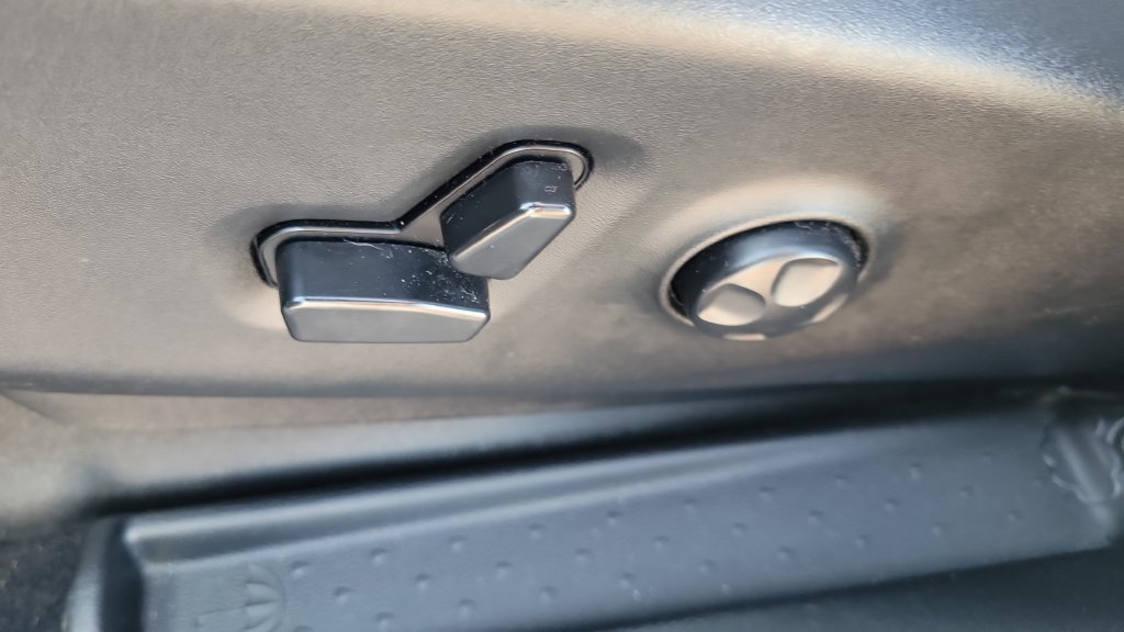 Used 2025 Chrysler Pacifica Limited FWD image 15