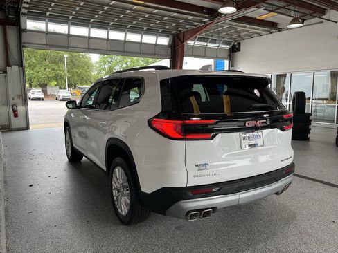 Used 2026 GMC Acadia Elevation w/ Elevation Premium Package FWD image 6