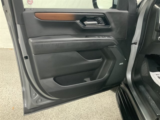 Used 2025 GMC Yukon XL Denali AWD/4WD image 18
