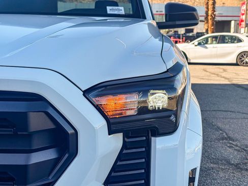 Used 2025 Toyota Tacoma SR image 9