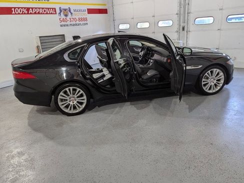 Used 2019 Jaguar XF Prestige image 16