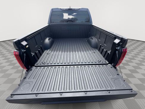 Used 2025 Toyota Tundra Limited AWD/4WD image 36