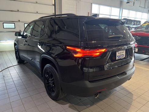 Used 2023 Chevrolet Traverse LT w/ Midnight/Sport Edition image 8