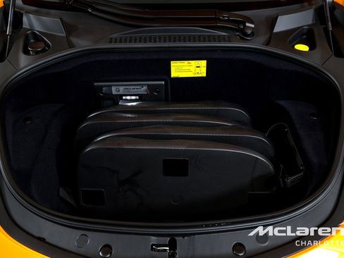 Used 2025 McLaren Artura Spider image 17