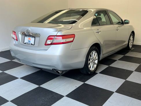 Used 2011 Toyota Camry XLE image 6