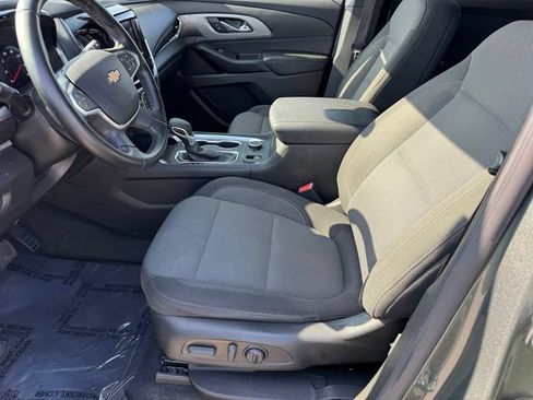 Used 2023 Chevrolet Traverse LT FWD image 17