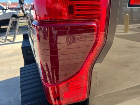 Used 2021 Ford F250 XLT w/ XLT Premium Package image 12