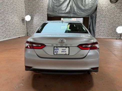 Used 2021 Toyota Camry LE FWD image 5