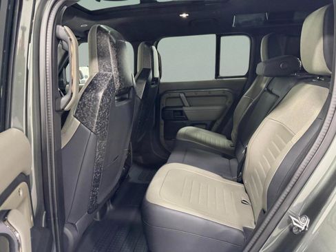 Used 2025 Land Rover Defender 110 image 11