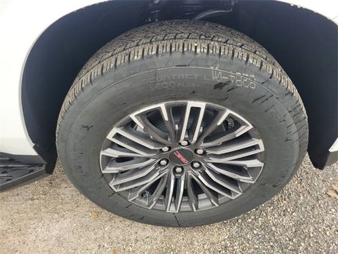 New 2026 GMC Yukon Elevation image 18