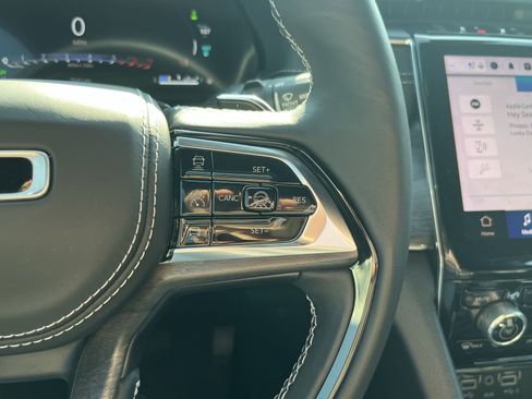 Used 2024 Jeep Grand Cherokee Overland w/ Advanced Protech Group III image 22